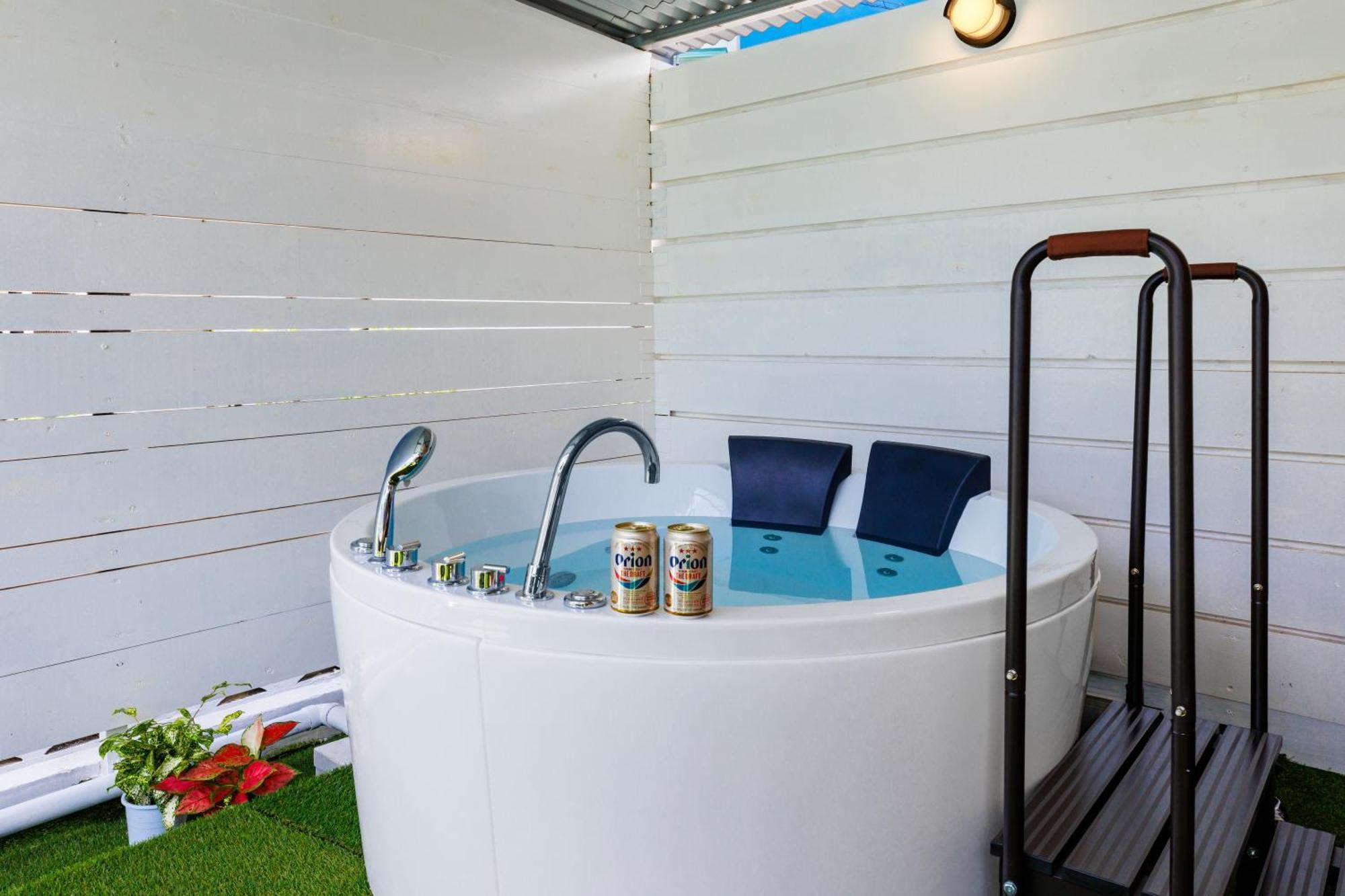 新規オープン サウナ Bbq ジャグジー付き 最大7名 無料駐車場4台 ビーチまで車で5分 Sky House Villa Uruma Exterior foto